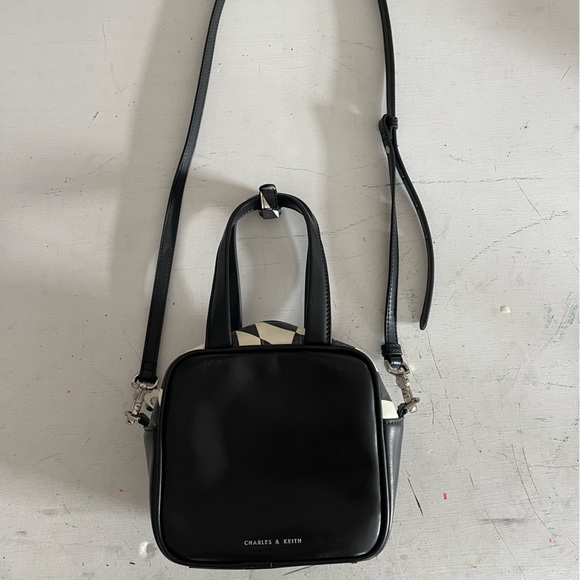 CHARLES & KEITH black and white box shaped purse - Picture 4 of 15